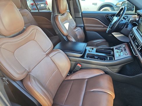 Used 2020 Lincoln Aviator Reserve w/ Equipment Group 201A image 9