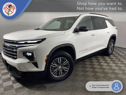 Used 2025 Chevrolet Traverse LT