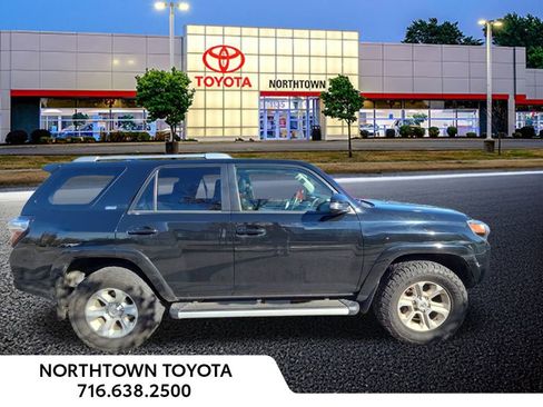 Used 2017 Toyota 4Runner SR5 Premium image 5