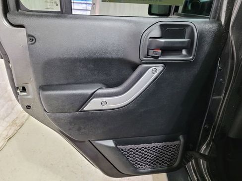 Used 2018 Jeep Wrangler Unlimited Sahara w/ Connectivity Group image 44