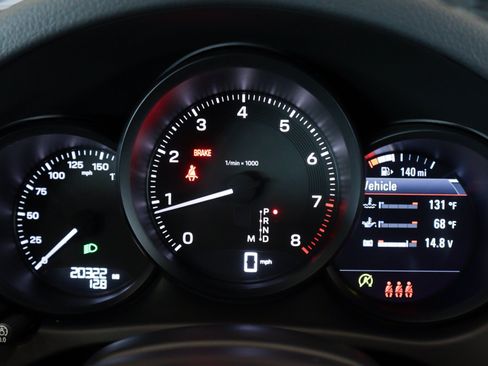 Certified 2024 Porsche Macan AWD/4WD image 16