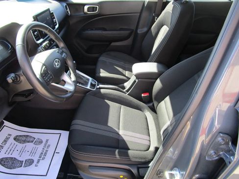 Used 2025 Hyundai Venue SEL FWD image 13