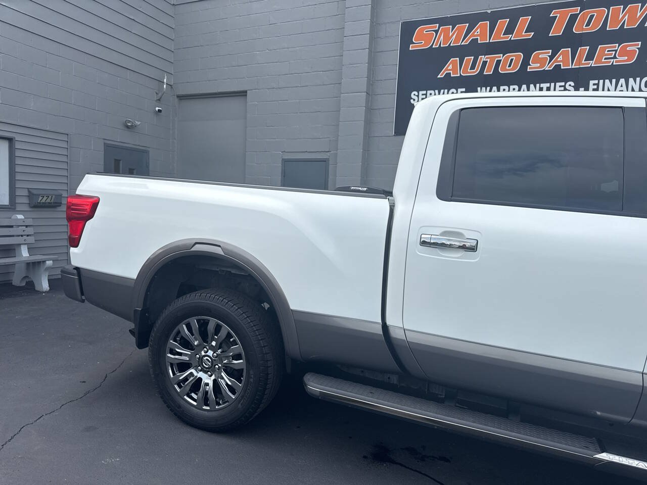 Used 2017 Nissan Titan Platinum Reserve AWD/4WD image 11