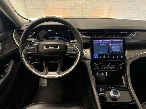 Used 2023 Jeep Grand Cherokee L Limited AWD/4WD image 5