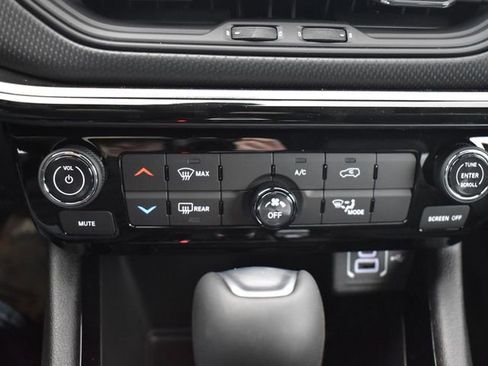 New 2026 Jeep Compass Latitude image 30