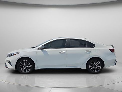 Used 2024 Kia Forte GT-Line w/ GT-Line Premium Package FWD image 3