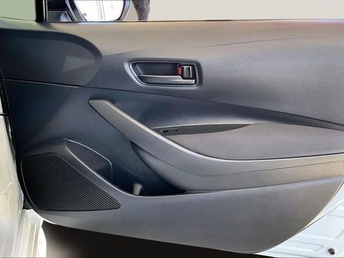 Used 2025 Toyota Corolla LE image 23