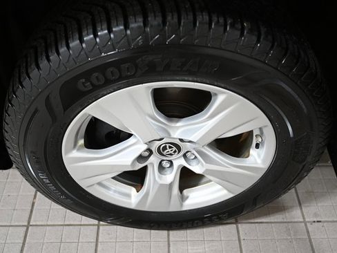 Used 2019 Toyota RAV4 XLE image 17