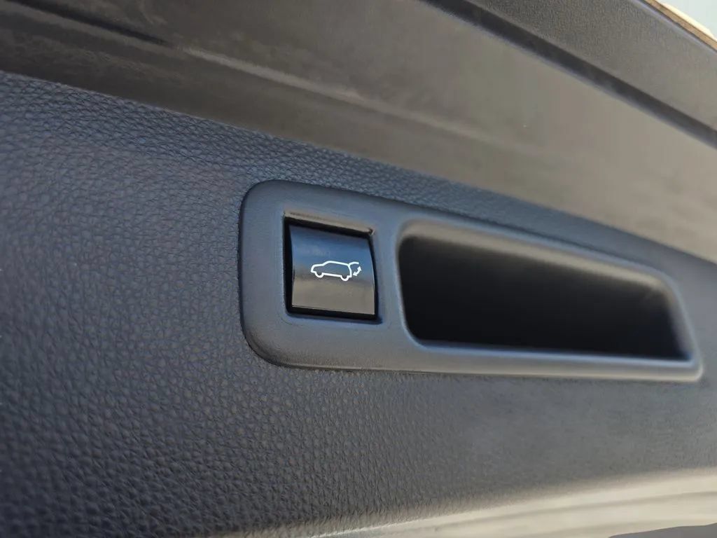 Used 2021 Toyota Highlander XSE AWD/4WD image 28