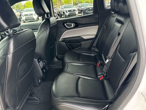 Used 2025 Jeep Compass Limited image 12