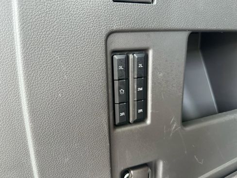 Used 2018 Ford Expedition XLT w/ Equipment Group 202A AWD/4WD image 25