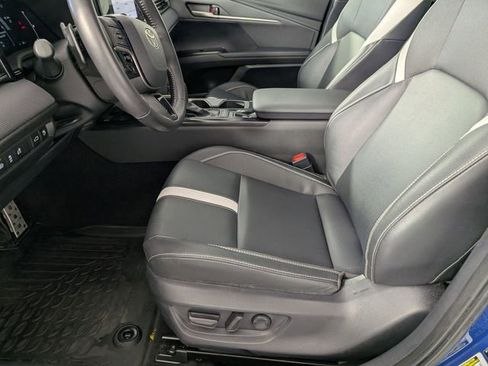 Used 2025 Toyota Camry SE w/ Convenience Package image 13