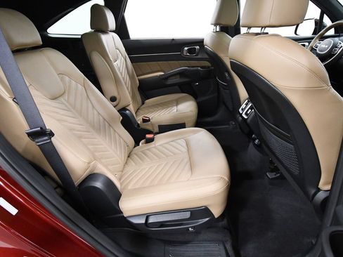 Certified 2024 Kia Sorento SX Prestige w/ Olive Brown Leather Package AWD/4WD image 18
