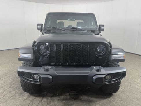 Used 2023 Jeep Gladiator Sport AWD/4WD image 2