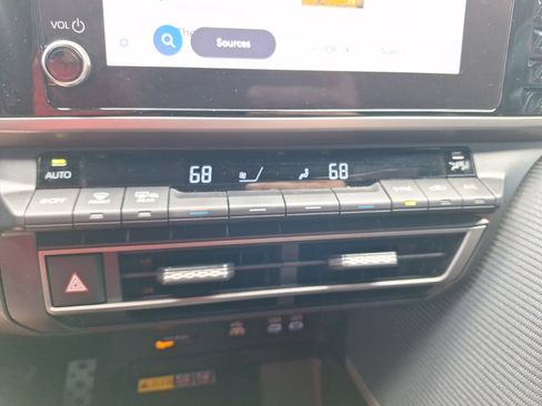 Used 2025 Toyota Camry SE w/ Convenience Package FWD image 26