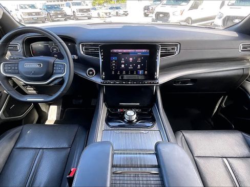 Used 2024 Jeep Wagoneer Series II w/ Flexible Seating Group RWD image 10