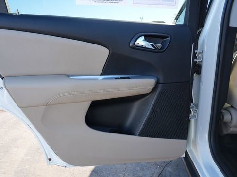 Used 2017 Dodge Journey SE w/ Safe & Sound Group image 19