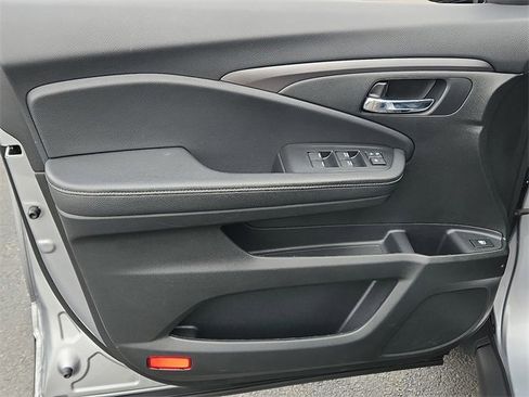 Used 2024 Honda Ridgeline Sport image 12