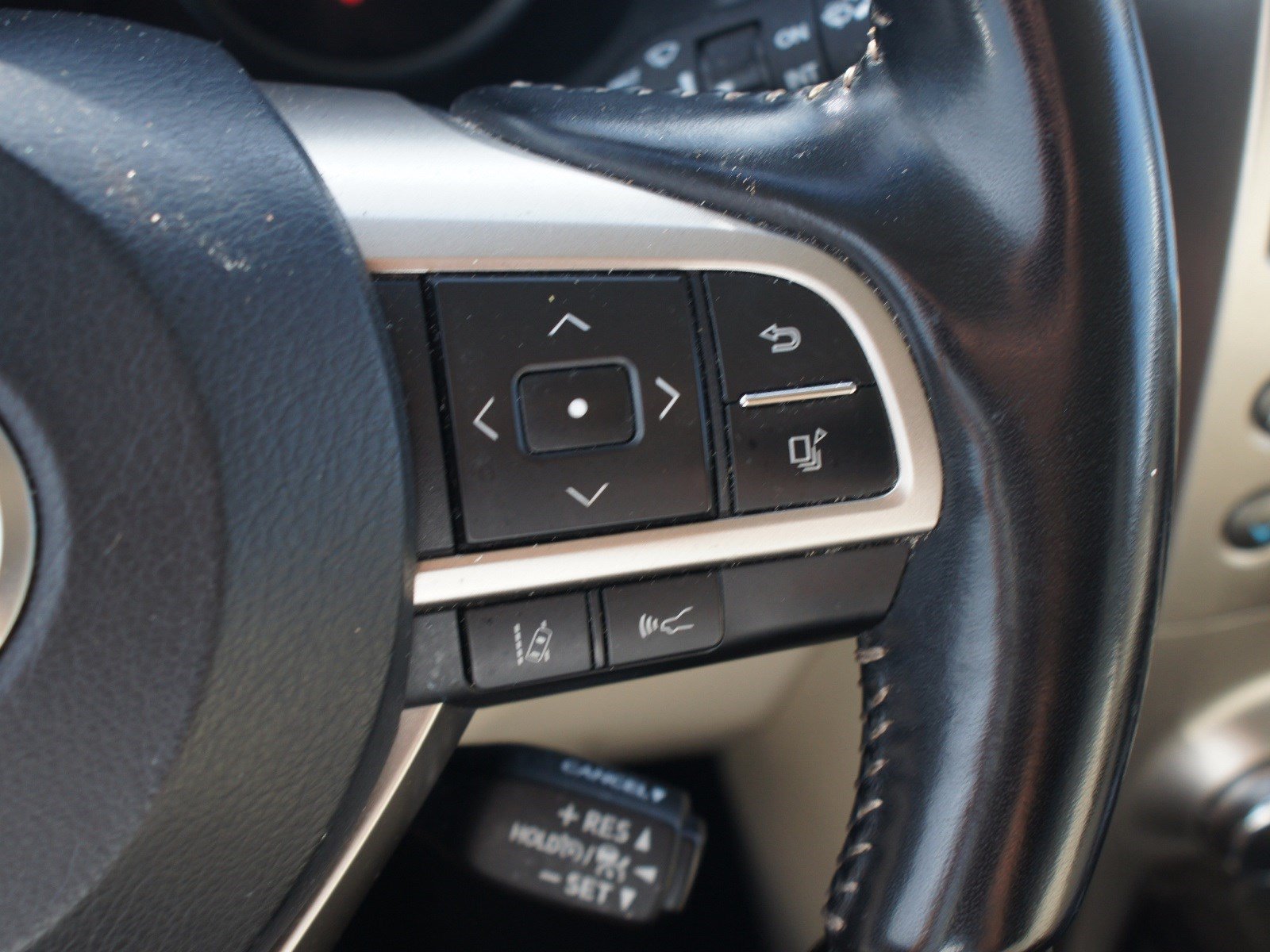 Used 2021 Lexus GX 460 Luxury w/ Sport Design Package AWD/4WD image 12