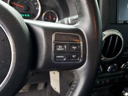 Used 2016 Jeep Wrangler Unlimited Sahara AWD/4WD image 16