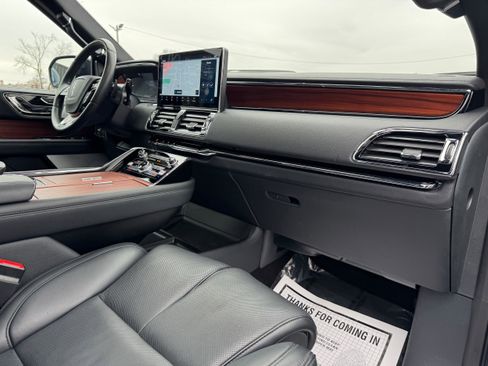 Used 2024 Lincoln Navigator Reserve image 19