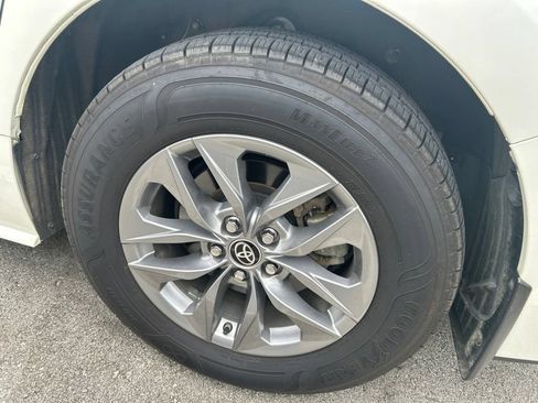Used 2021 Toyota Sienna XLE w/ XLE Plus Package FWD image 7