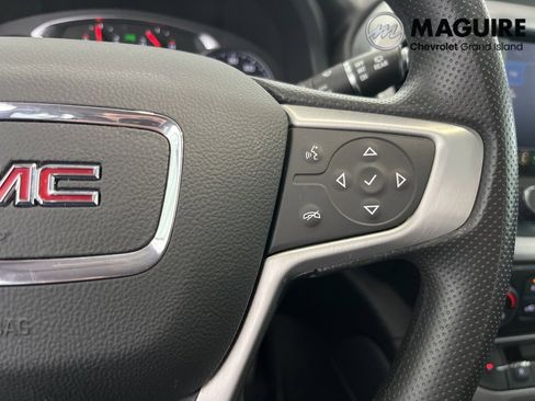 Used 2023 GMC Acadia SLE w/ Driver Convenience Package image 7