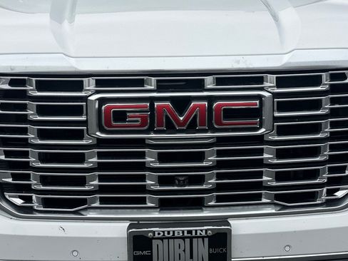 Used 2025 GMC Yukon XL Denali AWD/4WD image 47