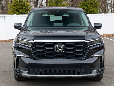 Used 2025 Honda Pilot EX-L image 2