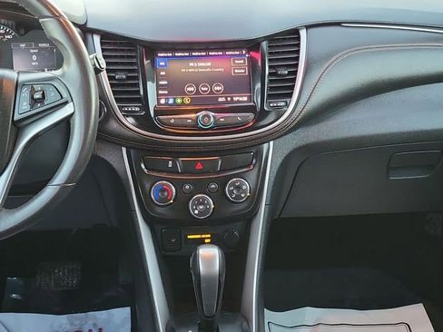 Used 2021 Chevrolet Trax LT w/ Driver Confidence Package image 29