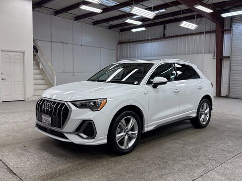 Used 2022 Audi Q3 2.0T Premium w/ Convenience Package image 1