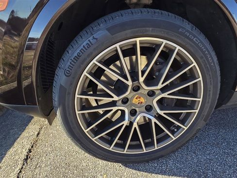 Used 2023 Porsche Cayenne image 10