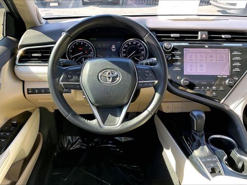 Used 2018 Toyota Camry XLE image 5