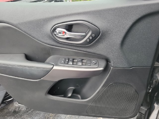 Used 2019 Jeep Cherokee Limited FWD image 14