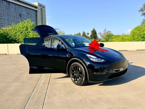 Used 2021 Tesla Model Y Long Range AWD/4WD image 28