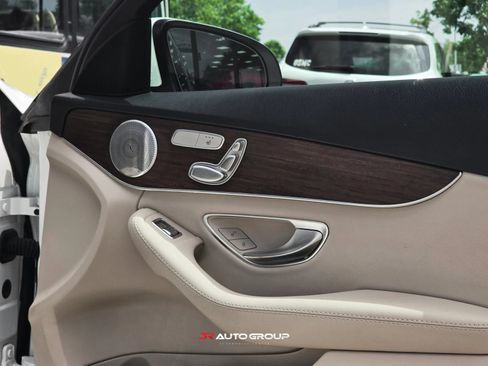 Used 2019 Mercedes-Benz C 300 4MATIC Sedan image 19