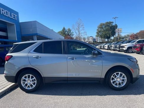 Used 2023 Chevrolet Equinox LT image 2