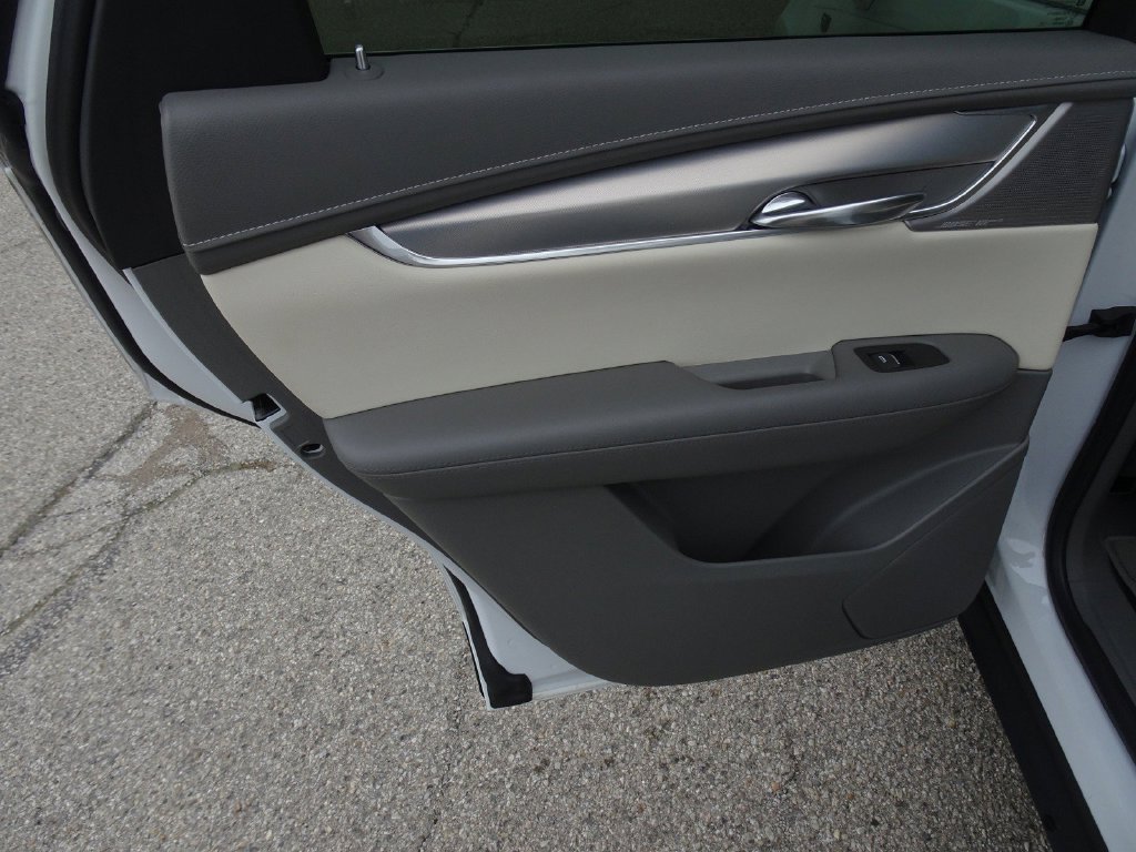 Certified 2022 Cadillac XT5 Premium Luxury FWD image 15