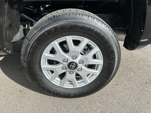 Used 2025 Toyota Tacoma SR5 AWD/4WD image 29