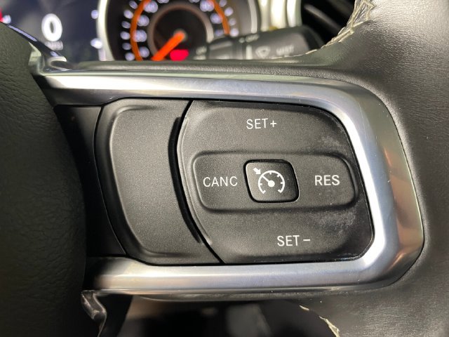 Used 2018 Jeep Wrangler Unlimited Sahara AWD/4WD image 13