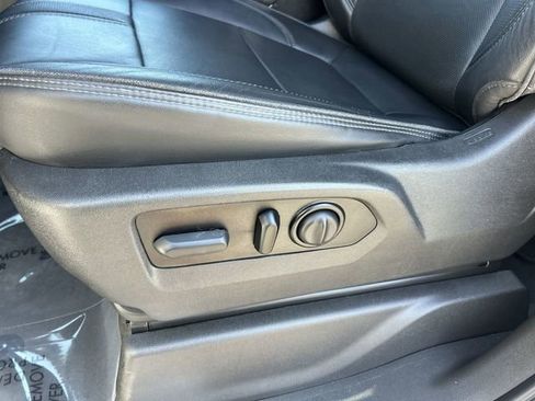 Used 2022 Chevrolet Silverado 1500 High Country w/ Technology Package image 19