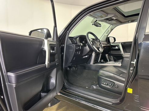 Used 2019 Toyota 4Runner Limited AWD/4WD image 2