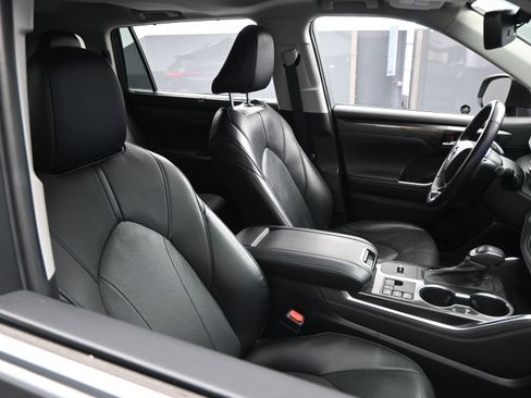 Used 2023 Toyota Highlander L image 23