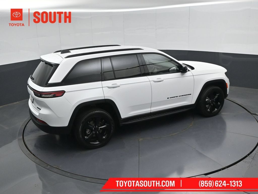 Used 2023 Jeep Grand Cherokee Limited w/ Luxury Tech Group II AWD/4WD image 51