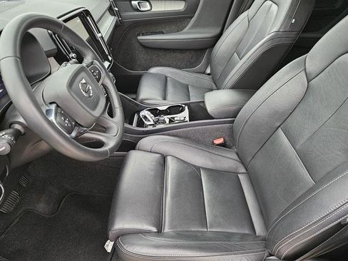 Used 2024 Volvo XC40 B5 Plus w/ Climate Package image 10