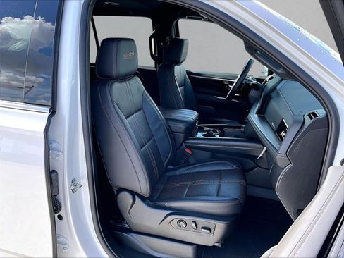 Used 2025 Chevrolet Tahoe High Country RWD image 9