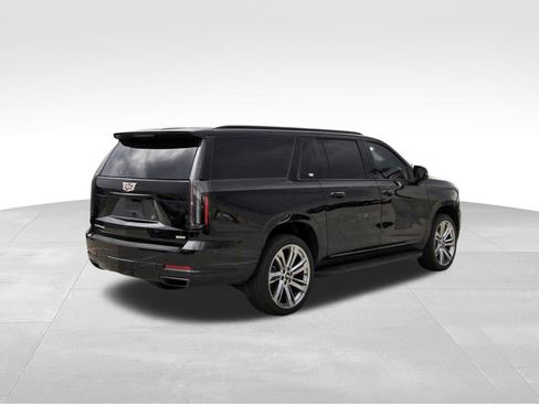 Used 2025 Cadillac Escalade ESV Sport AWD/4WD image 4