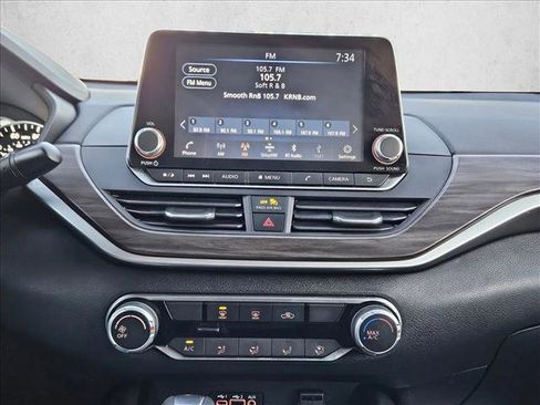 Used 2024 Nissan Altima 2.5 SV image 13