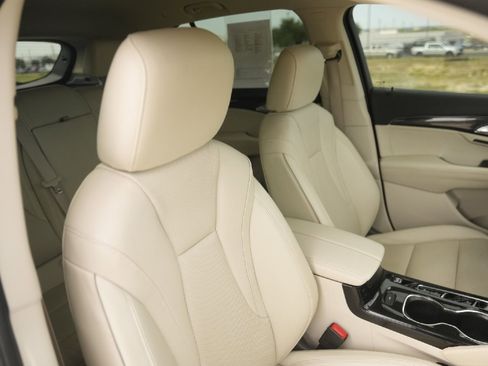 Used 2023 Buick Envision Essence image 22