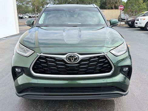 Used 2023 Toyota Highlander Limited FWD image 6